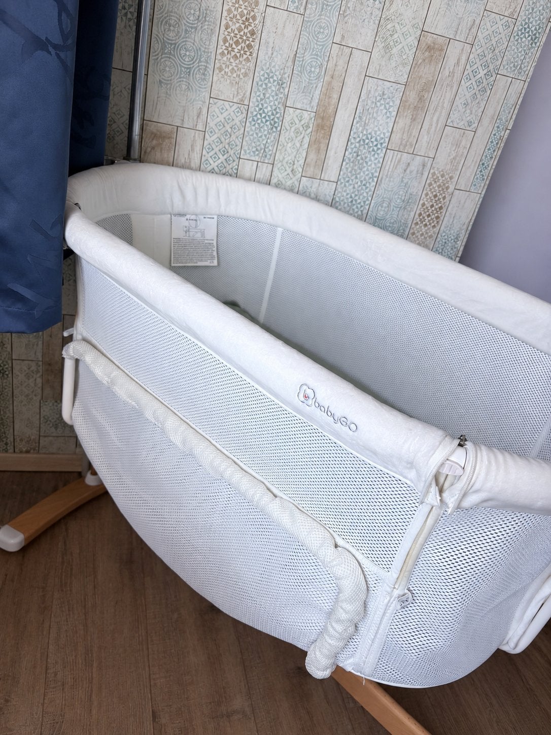 BabyGO Wiegje Wit met Houten Onderstel en Matrasje, Ophalen, Gebruikt, Wieg