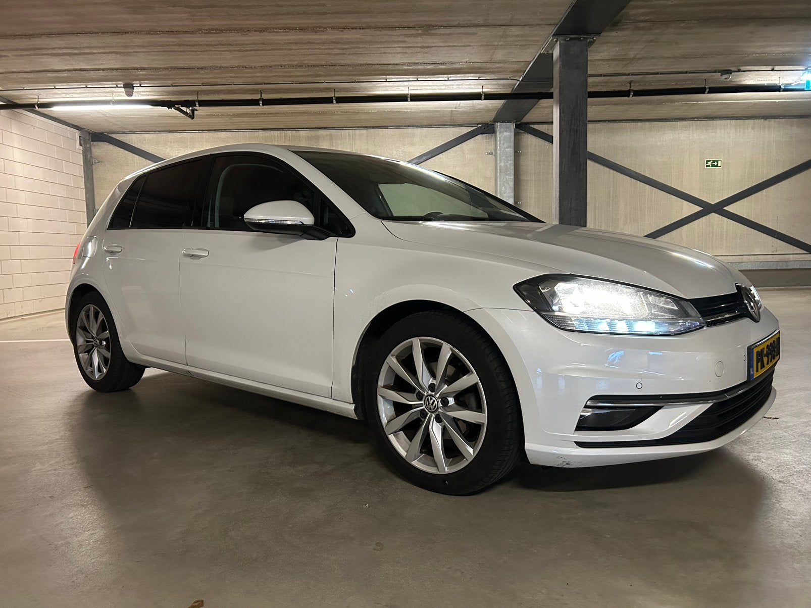 Volkswagen Golf 1.0 TSI 110pk Sfeer Virtual, Auto's, Volkswagen, Voorwielaandrijving, Navigatiesysteem, Euro 6, Wit