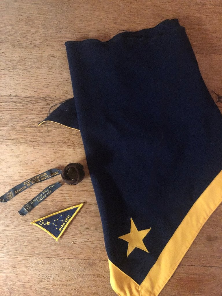scouting sjaal Mira Ceti, Verzamelen, Ophalen, Gebruikt, Kleding