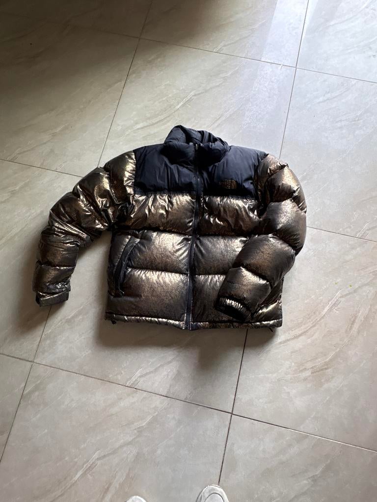 The North Face Nuptse Puffer Jas Goud/Zwart, Ophalen of Verzenden, Zo goed als nieuw, Maat 48/50 (M), Overige kleuren