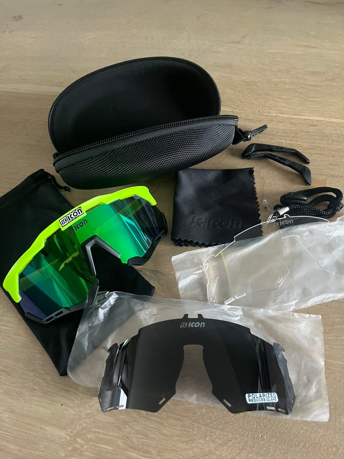 Fietsbril met 2 ongebruikte glazen, Sieraden, Tassen en Uiterlijk, Overige merken, Zonnebril, Overige kleuren, Ophalen of Verzenden