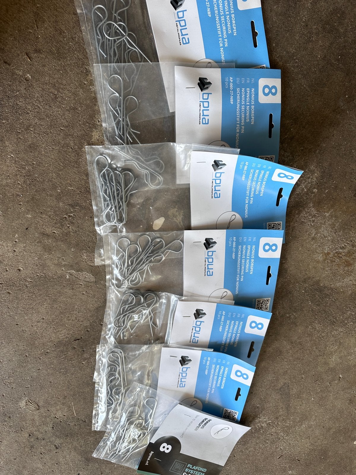 Diverse bevestigingsmaterialen en plafondhaken metal stud, Doe-het-zelf en Verbouw, IJzerwaren en Bevestigingsmiddelen, Ophalen