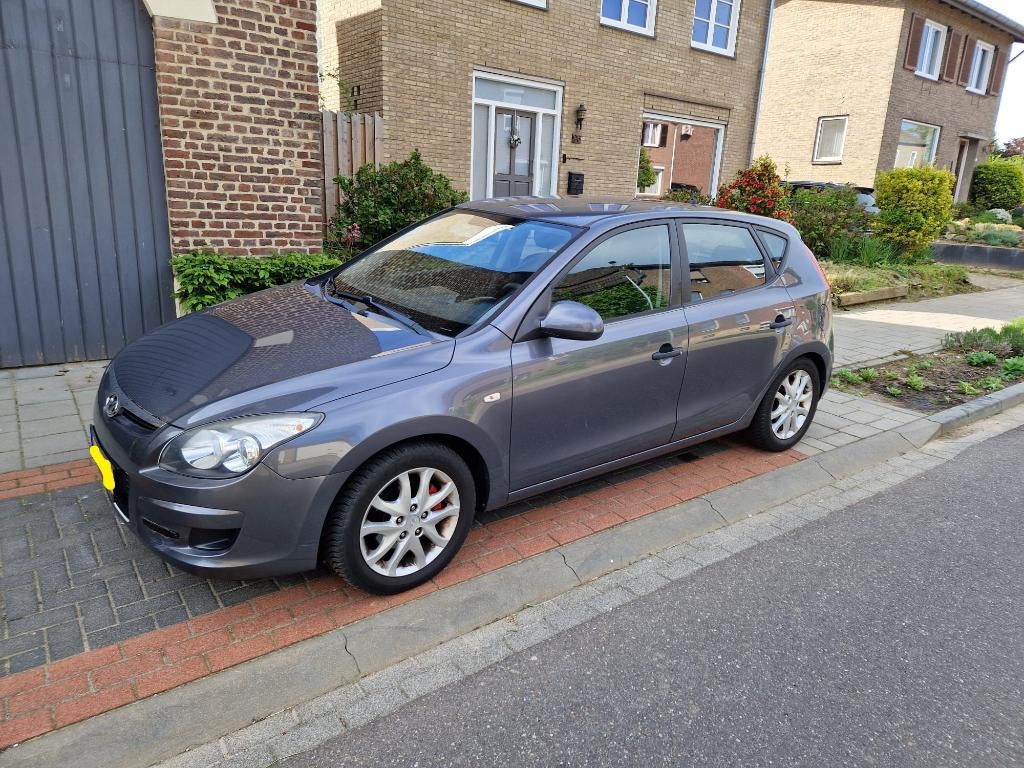 Hyundai i30 1.4i Dynamic | 173.066 km | Trekhaak | APK 2026, Voorwielaandrijving, Stof, Navigatiesysteem, Zwart