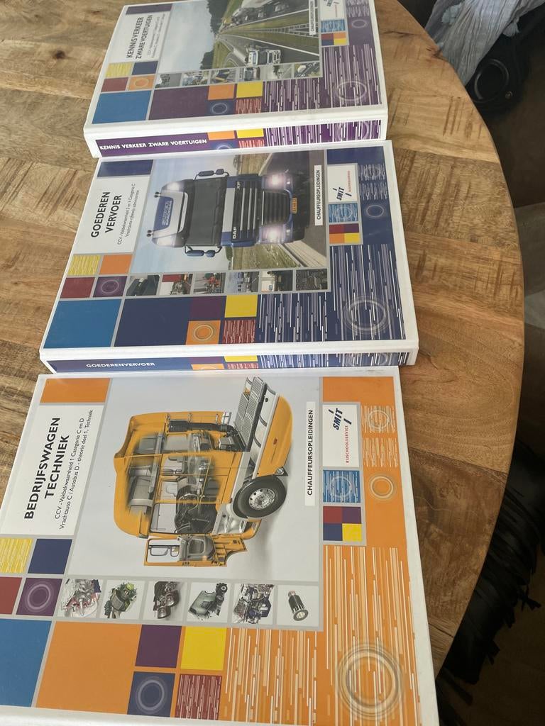 Chauffeursopleidingen lesmateriaal (3 mappen), Ophalen of Verzenden, Gelezen, Algemeen