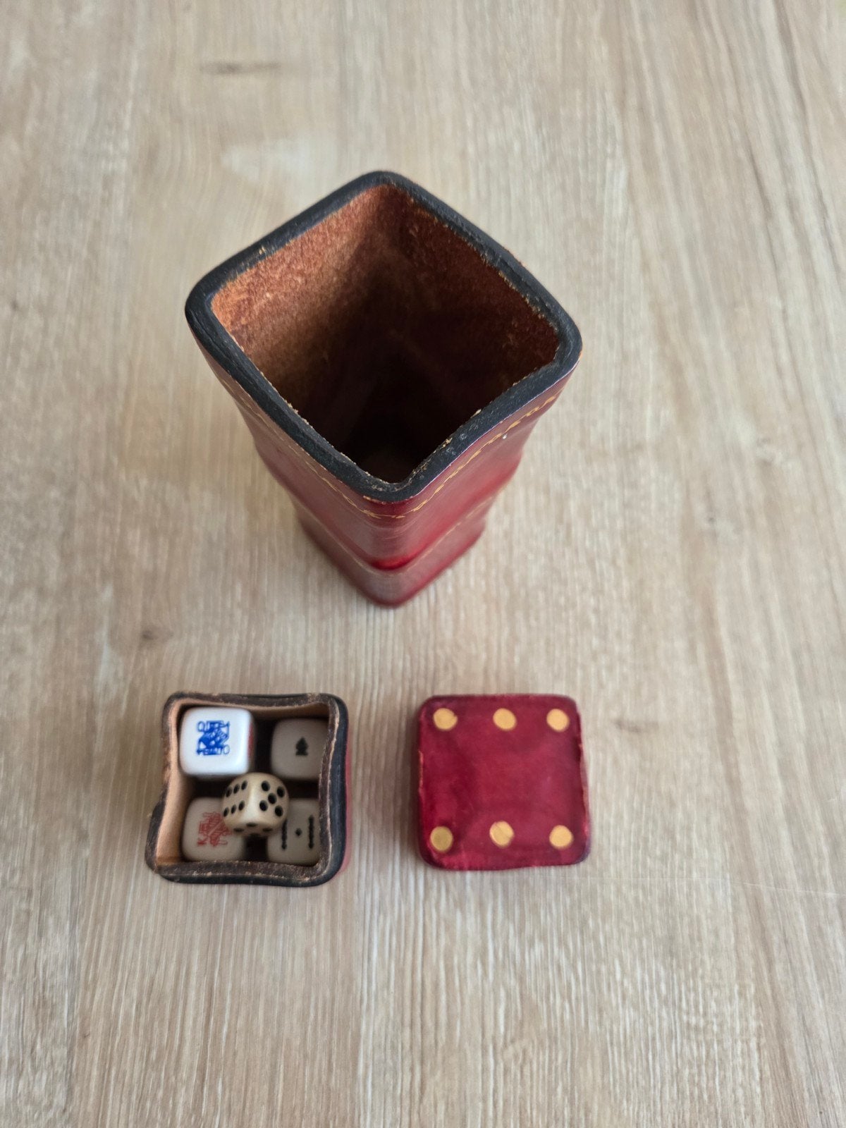 Leren beker met dobbelstenen, Ophalen of Verzenden
