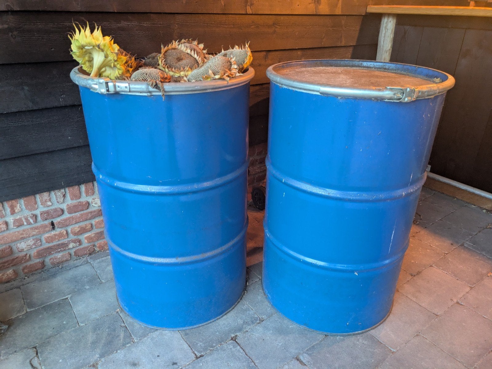 olievaten, stook tonnen, Twee blauwe metalen vaten, 200 lite, 150 liter of meer, Ophalen of Verzenden, Gebruikt, Metaal