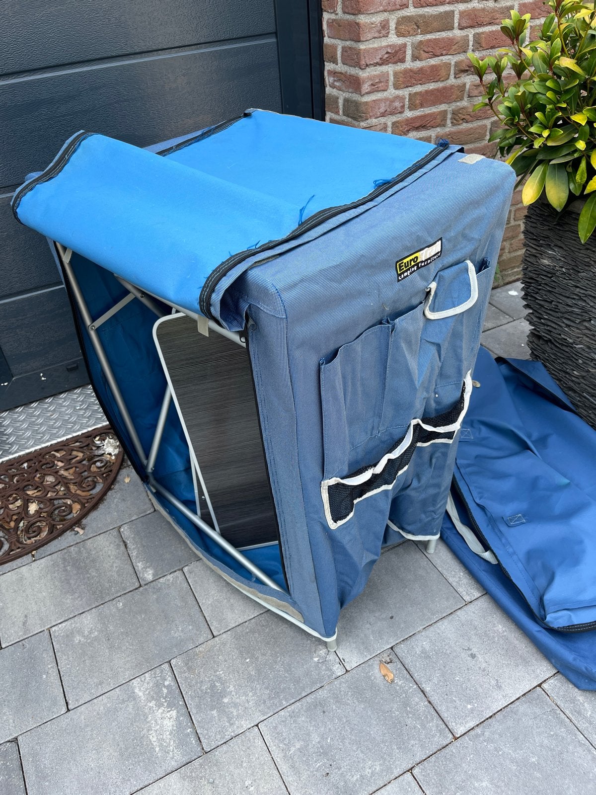 Euro Trail Campingkast met opberghoes, Ophalen of Verzenden, Gebruikt