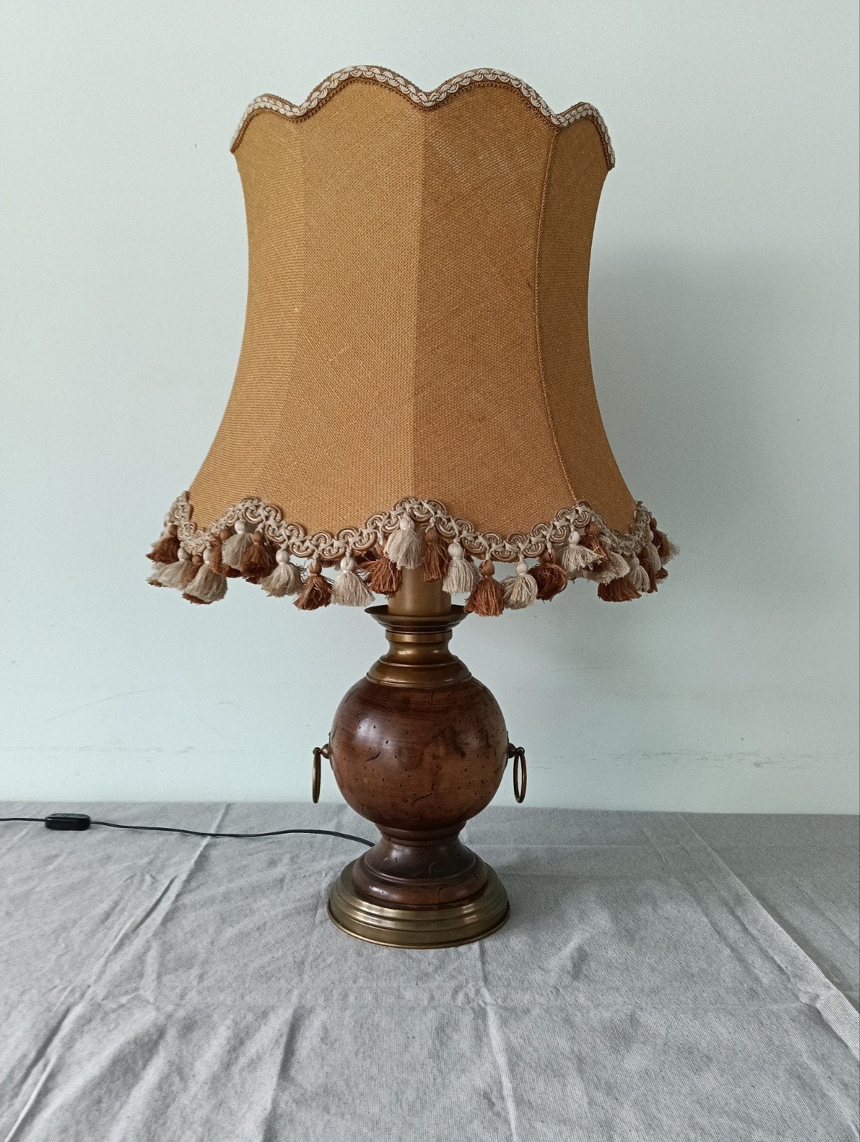 Vintage Tafellamp met Kwastjes en Houten Voet, Ophalen of Verzenden