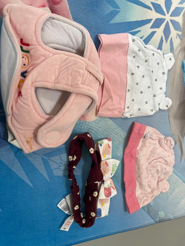 Babykleding set: muts, sjaal, wanten en meer, Kinderen en Baby's, Babykleding | Mutsen, Sjaals en Wanten, Gebruikt, Ophalen of Verzenden