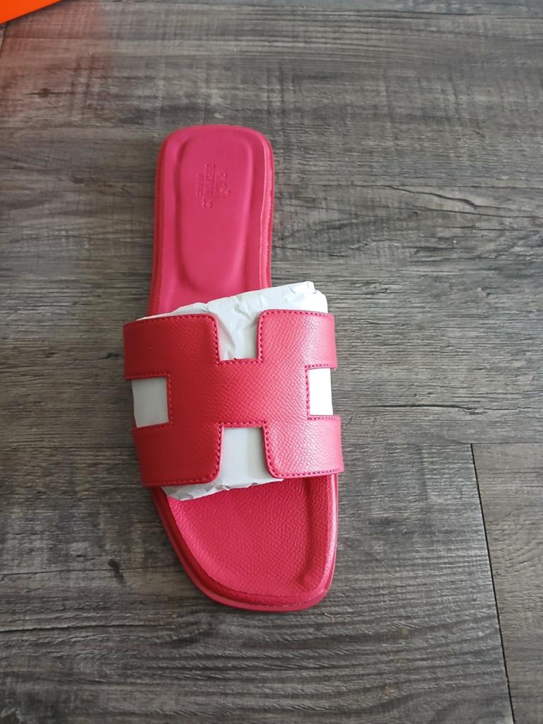 Hermes slippers donker roze mt 39, Kleding | Dames, Schoenen, Ophalen of Verzenden, Nieuw, Roze