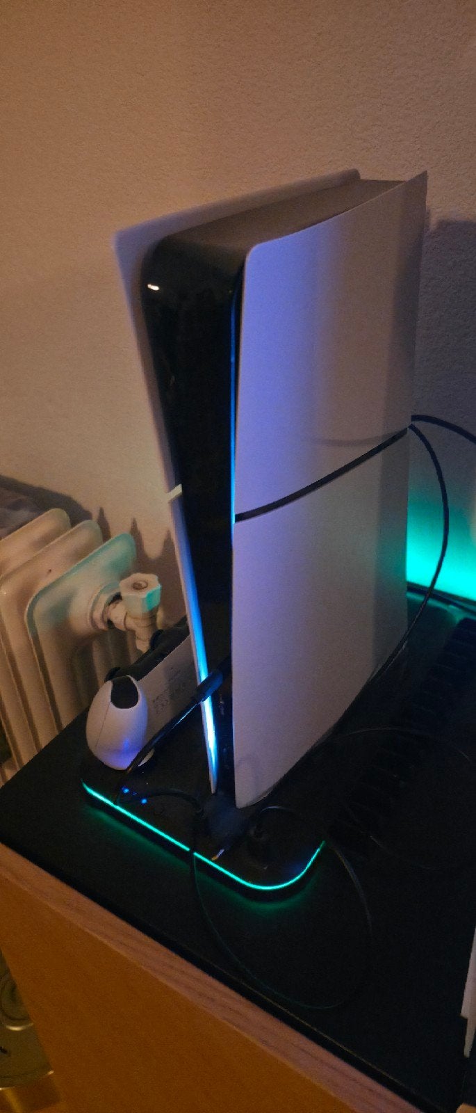 Foto 2 van PlayStation 5 slim digital + controller en charge station