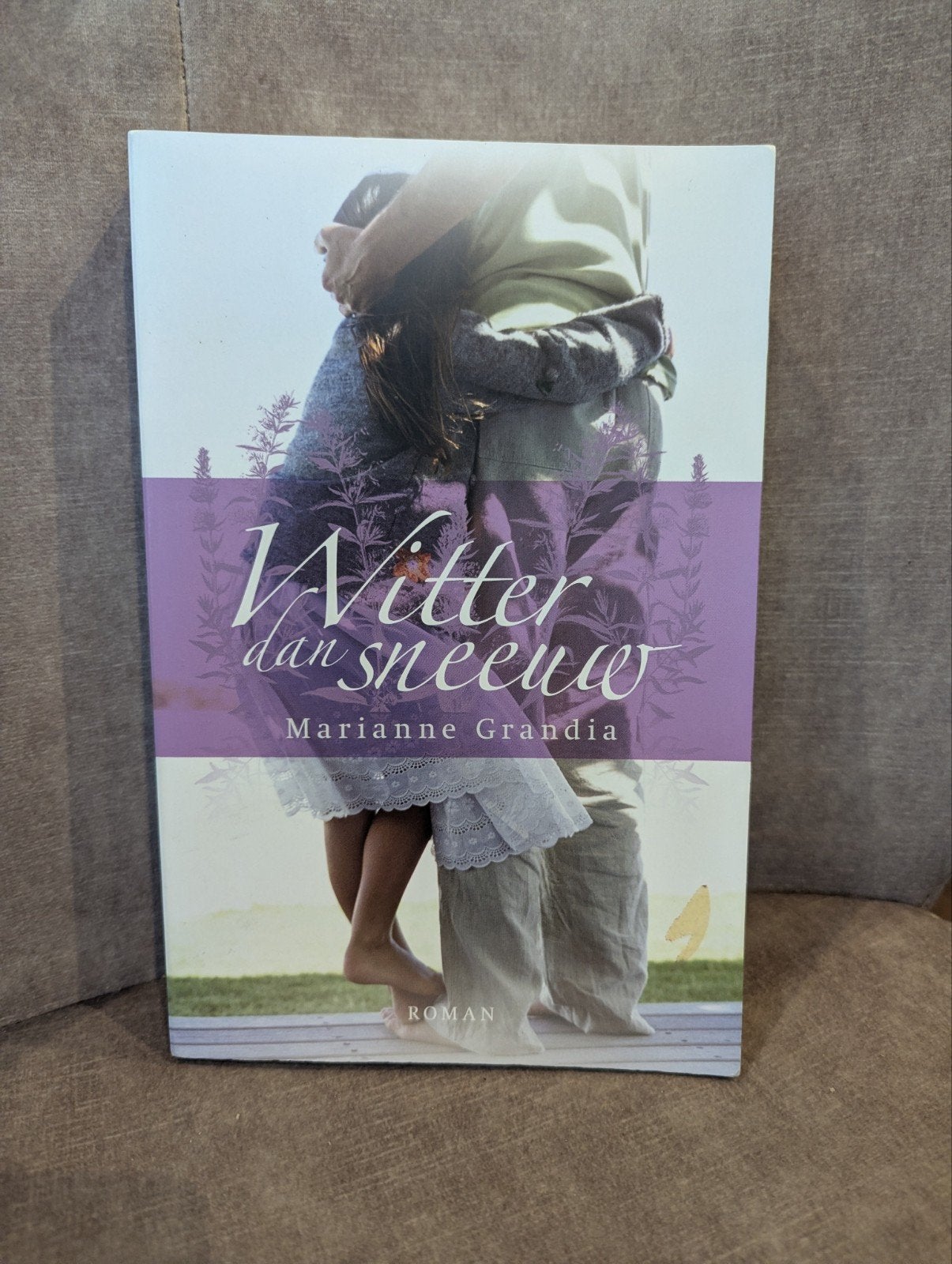 Witter dan sneeuw - Marianne Grandia (Gelezen), Boeken, Ophalen of Verzenden, Gelezen, Marianne grandia