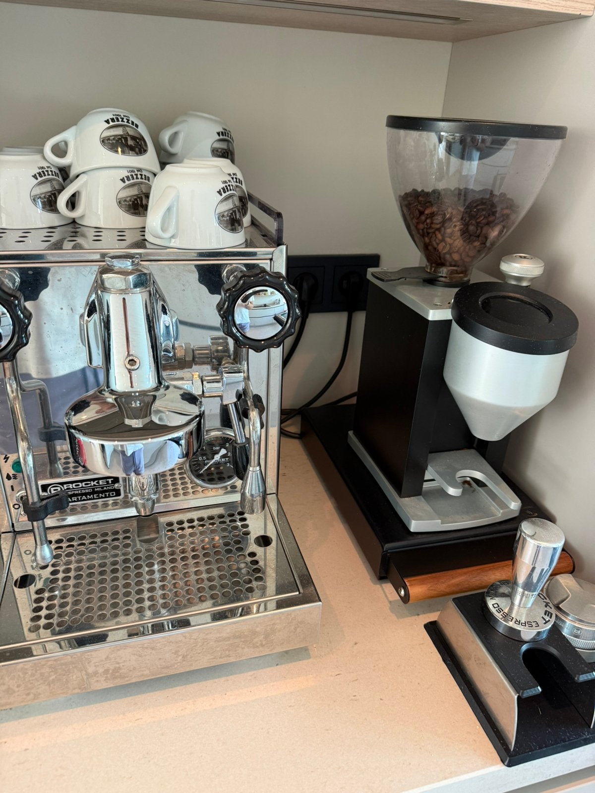 Rocket appartemento incl. Rocket grinder en accessoires, Ophalen of Verzenden, Zo goed als nieuw, Espresso apparaat