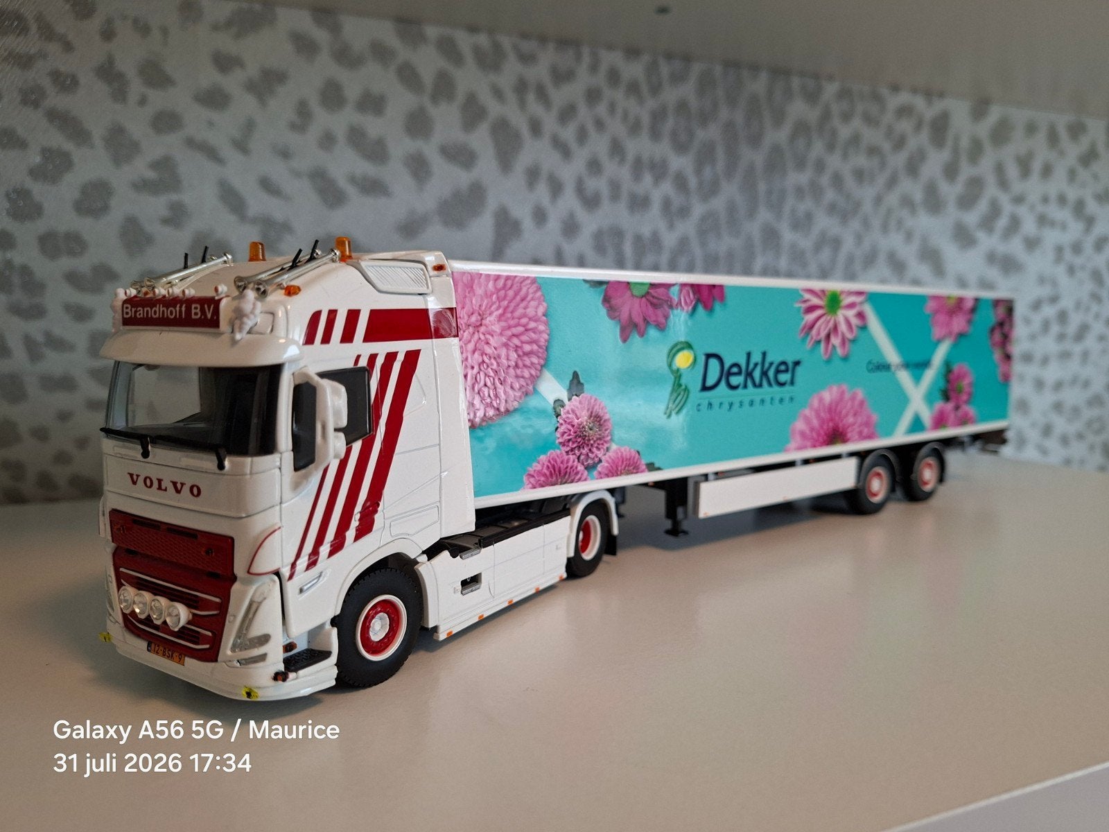 WSI, Volvo FH Combinatie Brandhoff BV, Hobby en Vrije tijd, Modelauto's | 1:50, Ophalen of Verzenden, Zo goed als nieuw, Bus of Vrachtwagen