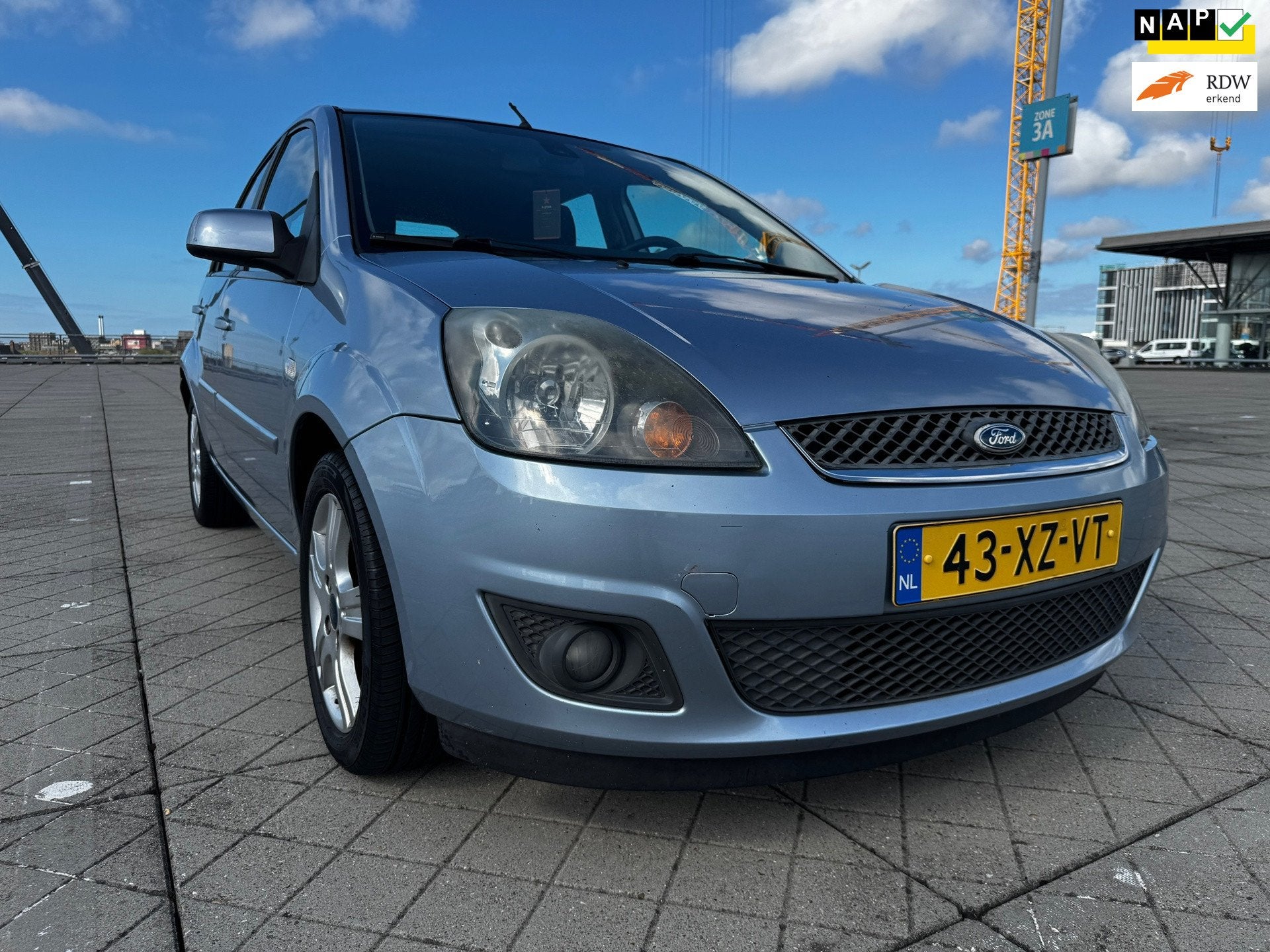 Ford Fiesta 1.3-8V Futura AIRCO ELEKTRISCHE RAMEN NAP APK, Auto's, Stof, Zwart, 4 cilinders, Blauw