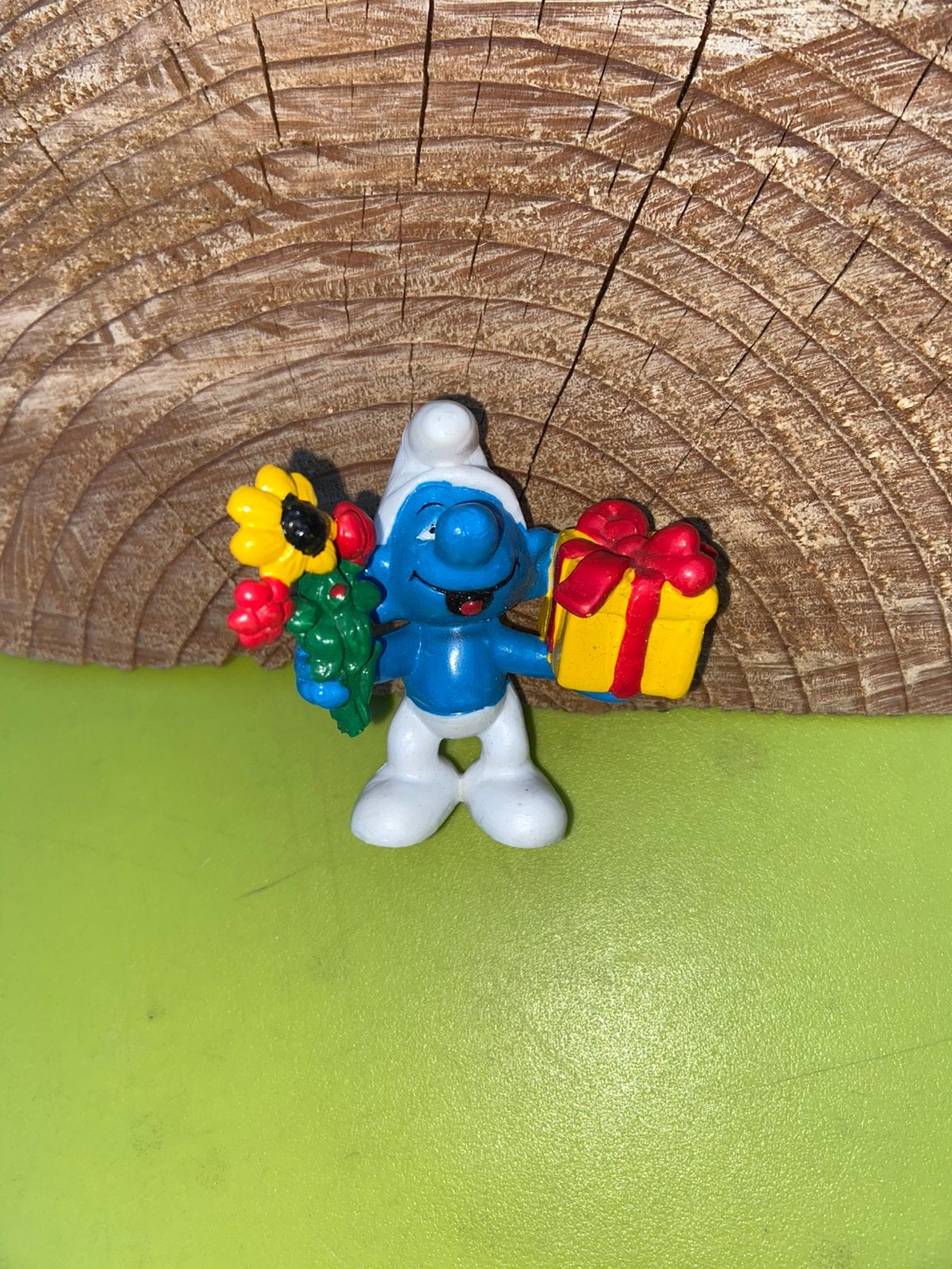 Smurfen smurf met kado en bloemen, Verzamelen, Ophalen of Verzenden, Zo goed als nieuw