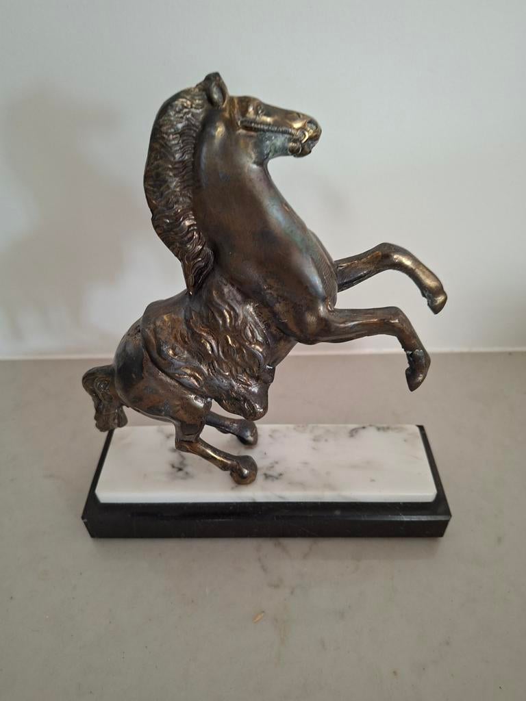 Bronzen paard op marmeren sokkel, Minder dan 20 cm, Gepatineerd, Ophalen of Verzenden, Beeld