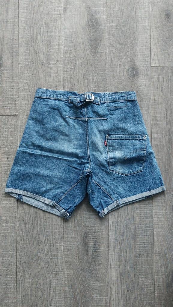 Vintage Levis Engineered buckle cinch back shorts 30, Blauw, Ophalen of Verzenden, W30 - W32 (confectie 38/40), Gedragen