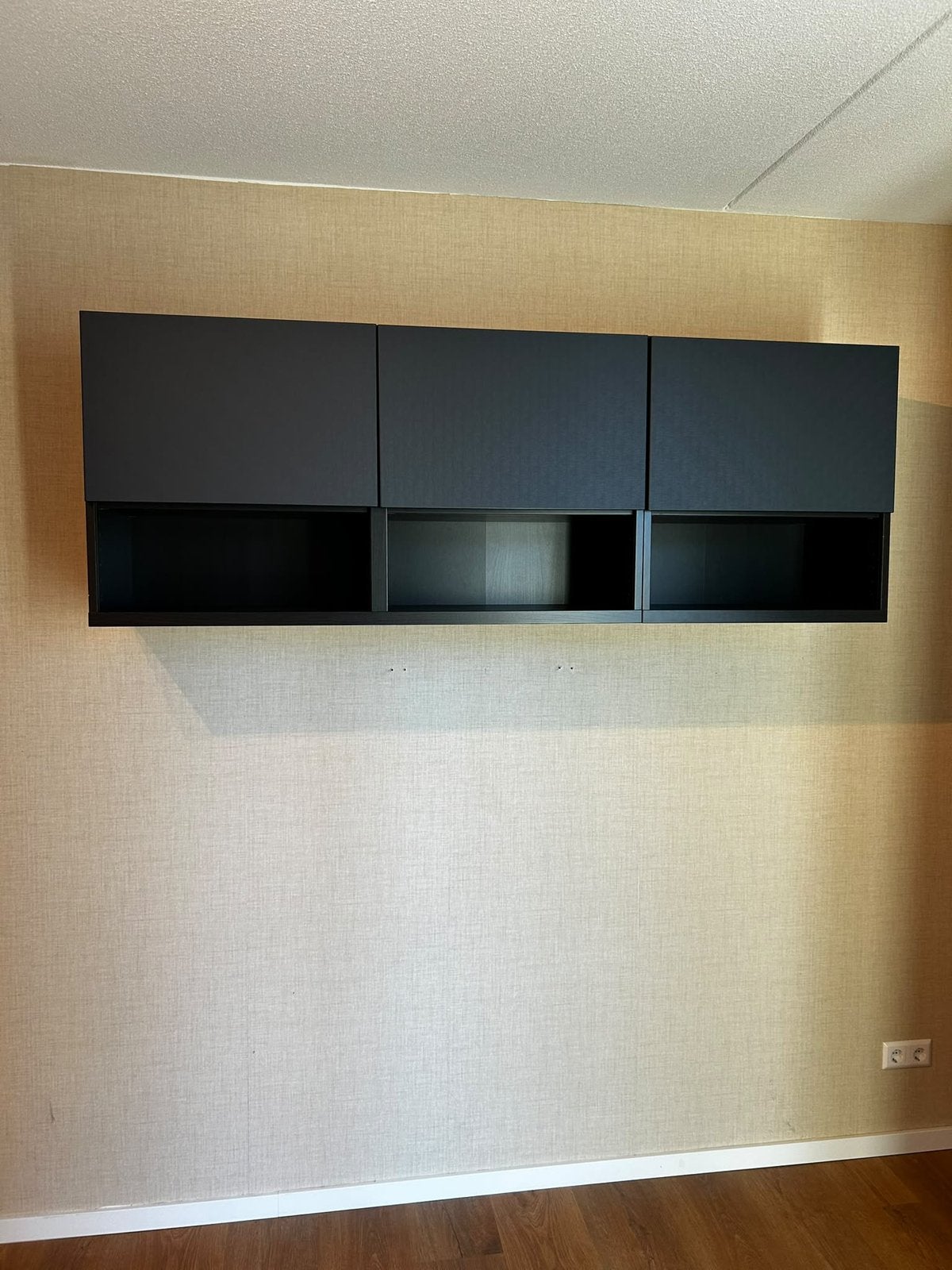 IKEA BESTÅ wandkast – zwartbruin met blauwe deuren – 3-delig