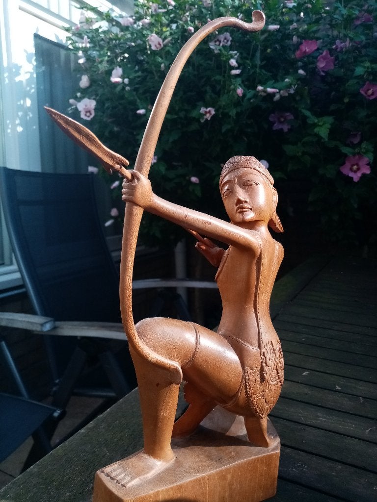 Artdecostijl Balinese boogschutter gesigneerd, Art deco, Ophalen of Verzenden, Handgemaakt, 20 - 50 cm
