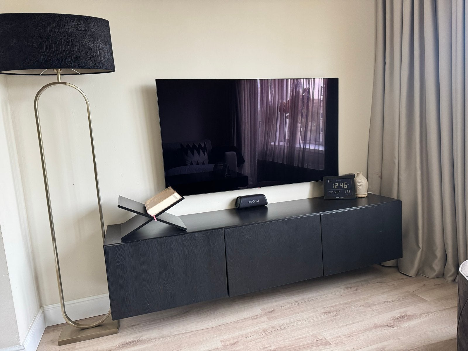 Zwart zwevend tv-meubel met 3 deuren, Ophalen, 150 tot 200 cm, Zo goed als nieuw, Minder dan 100 cm