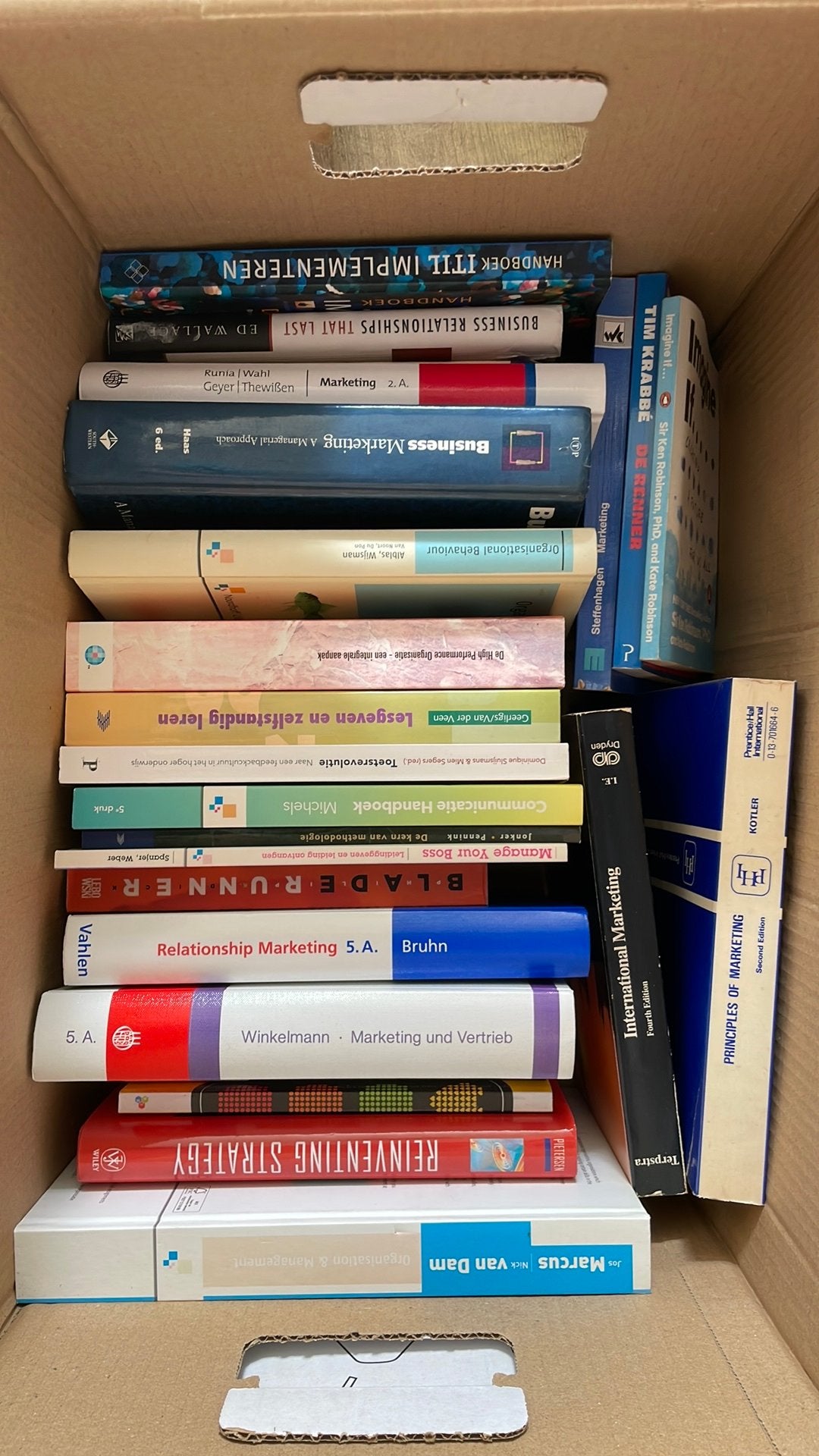 Doos met diverse boeken, Ophalen, Gelezen, School, Studie en Wetenschap