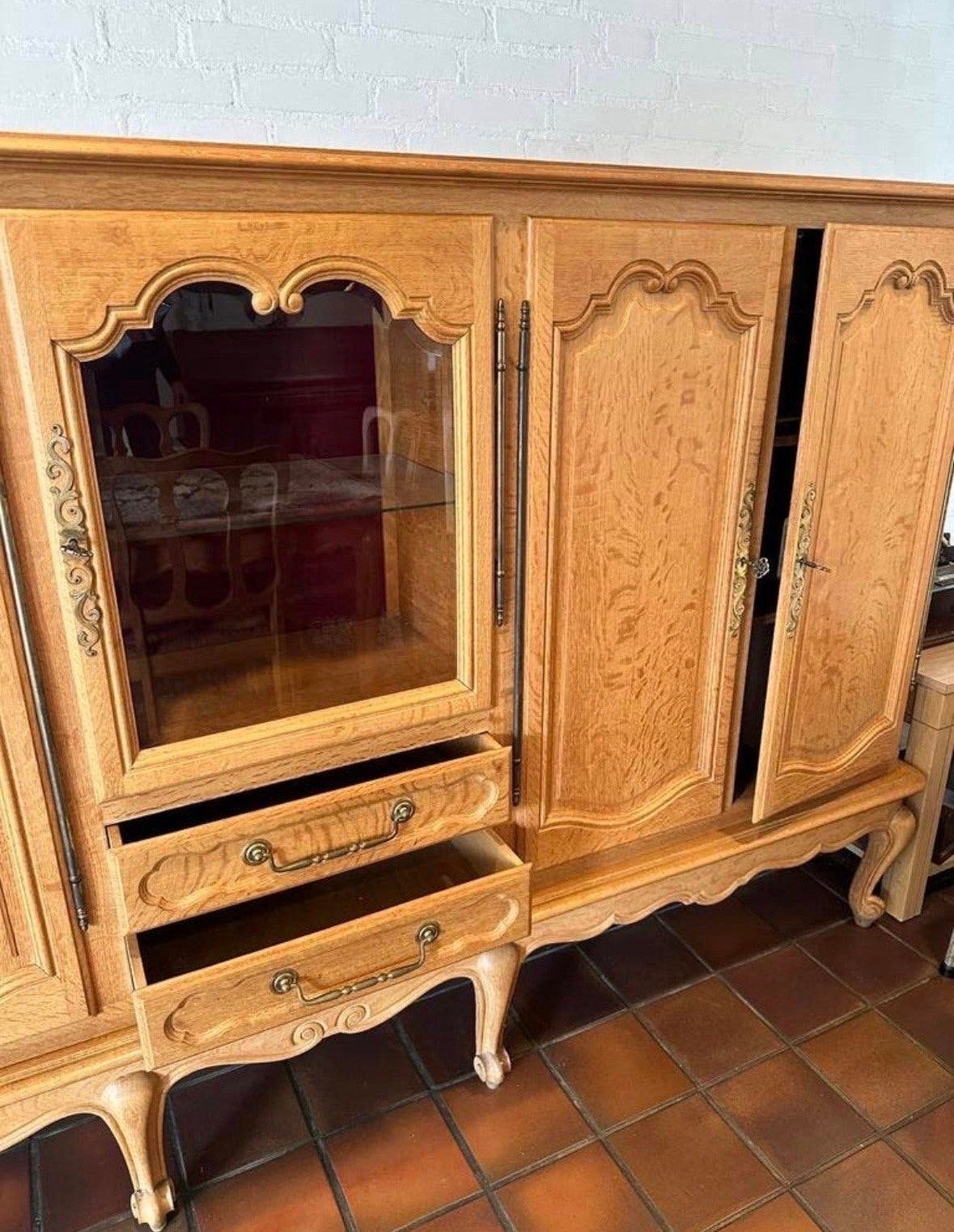 Grote Antieke Kast Queen Anne Stijl, Ophalen
