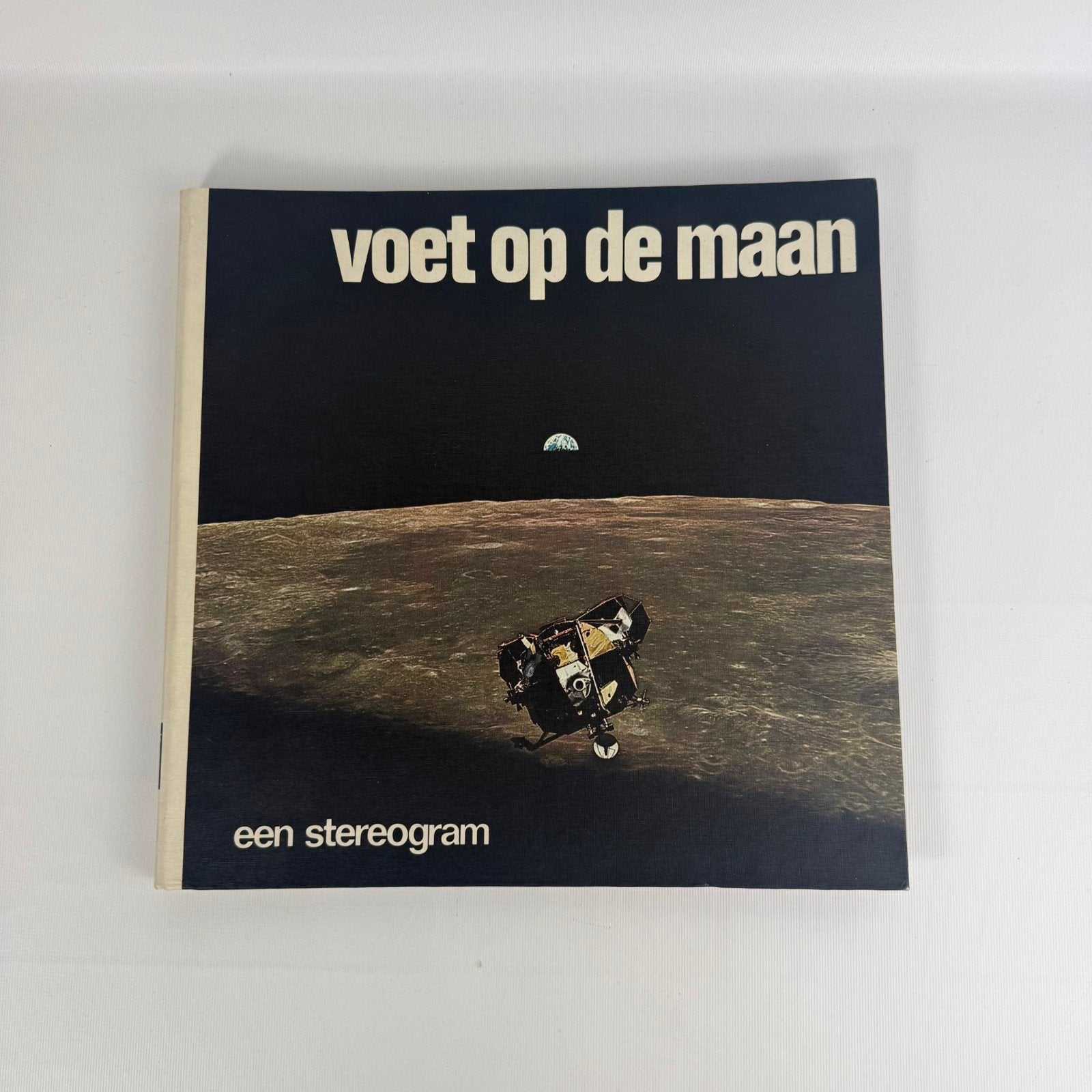 Voet op de maan - Boek, LP, stereogram en dia's, Boeken, Ophalen of Verzenden, Gelezen, Onbekend, Nederland