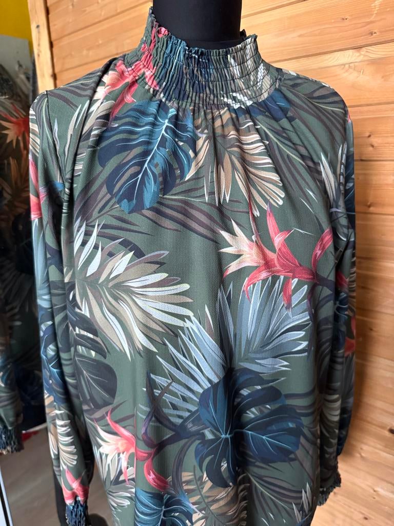 Groene blouse met tropische print maat S/M, Ophalen of Verzenden, Zo goed als nieuw, Maat 38/40 (M), Groen