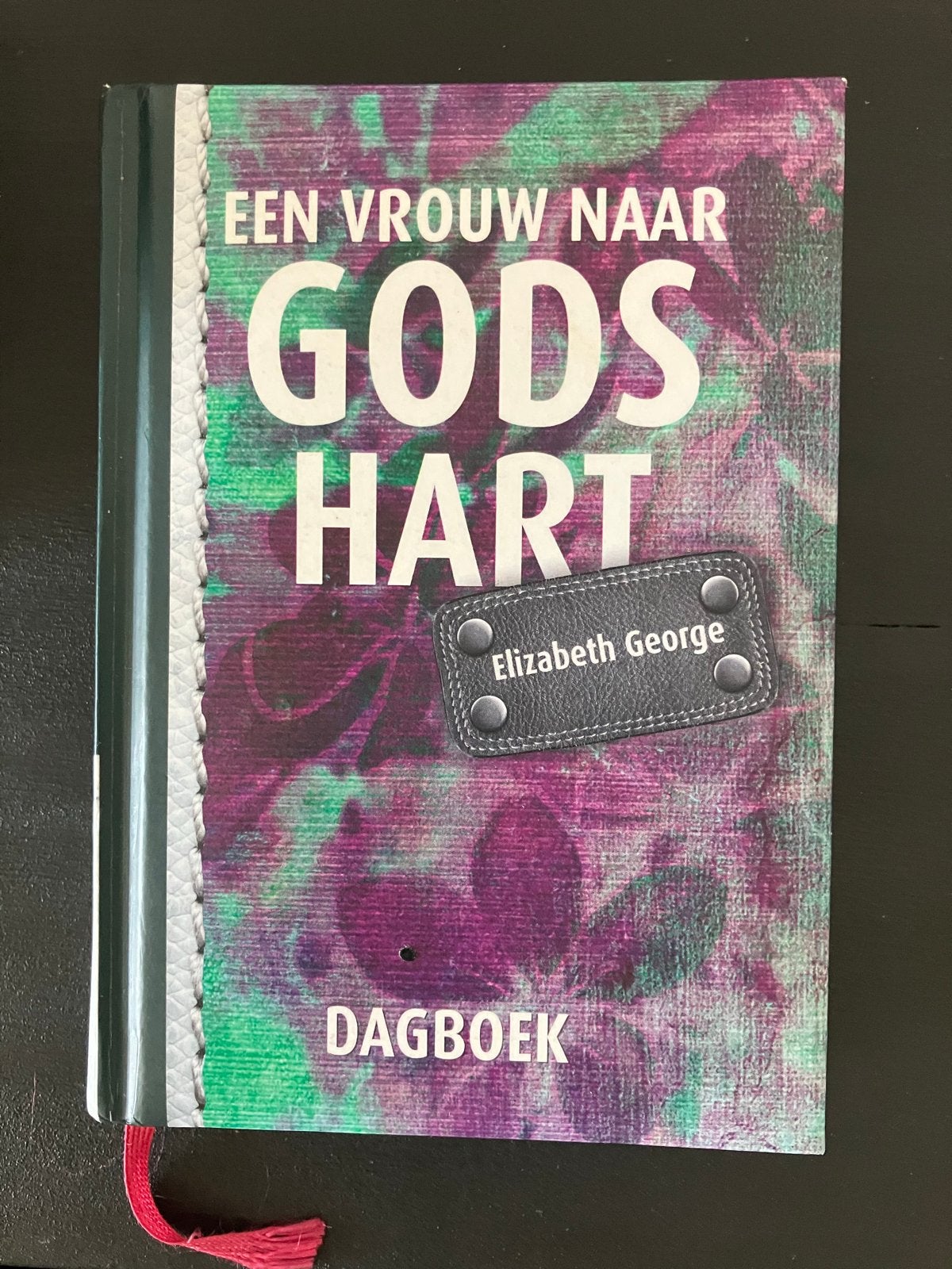 Een Vrouw naar Gods Hart Dagboek - Elizabeth George, Ophalen of Verzenden, Zo goed als nieuw, Christendom | Protestants