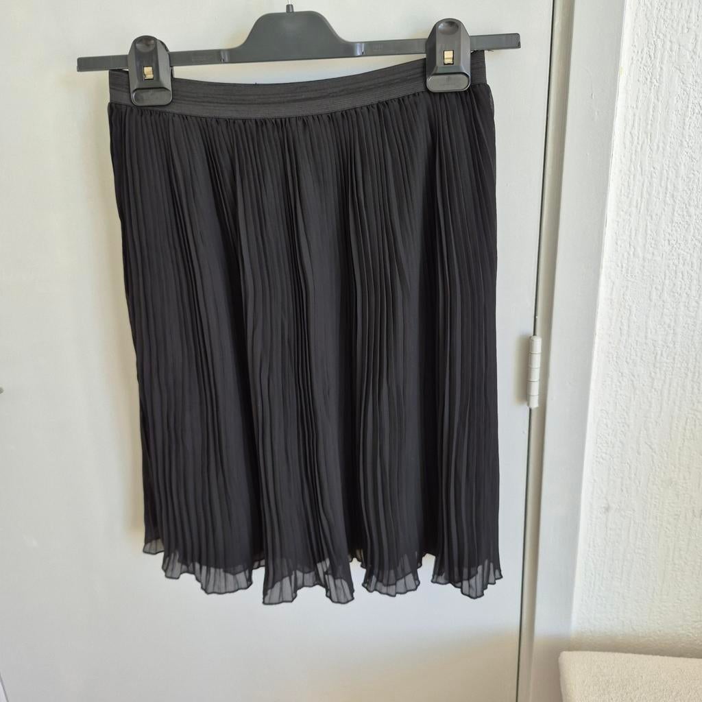 Casual zwarte plooirok - Maat M, Maat 38/40 (M), Zwart, Ophalen of Verzenden, Zo goed als nieuw