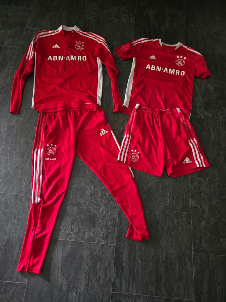 Ajax Voetbaltenue shirt korte broek Trainingspak Maat S, Ophalen of Verzenden, Shirt