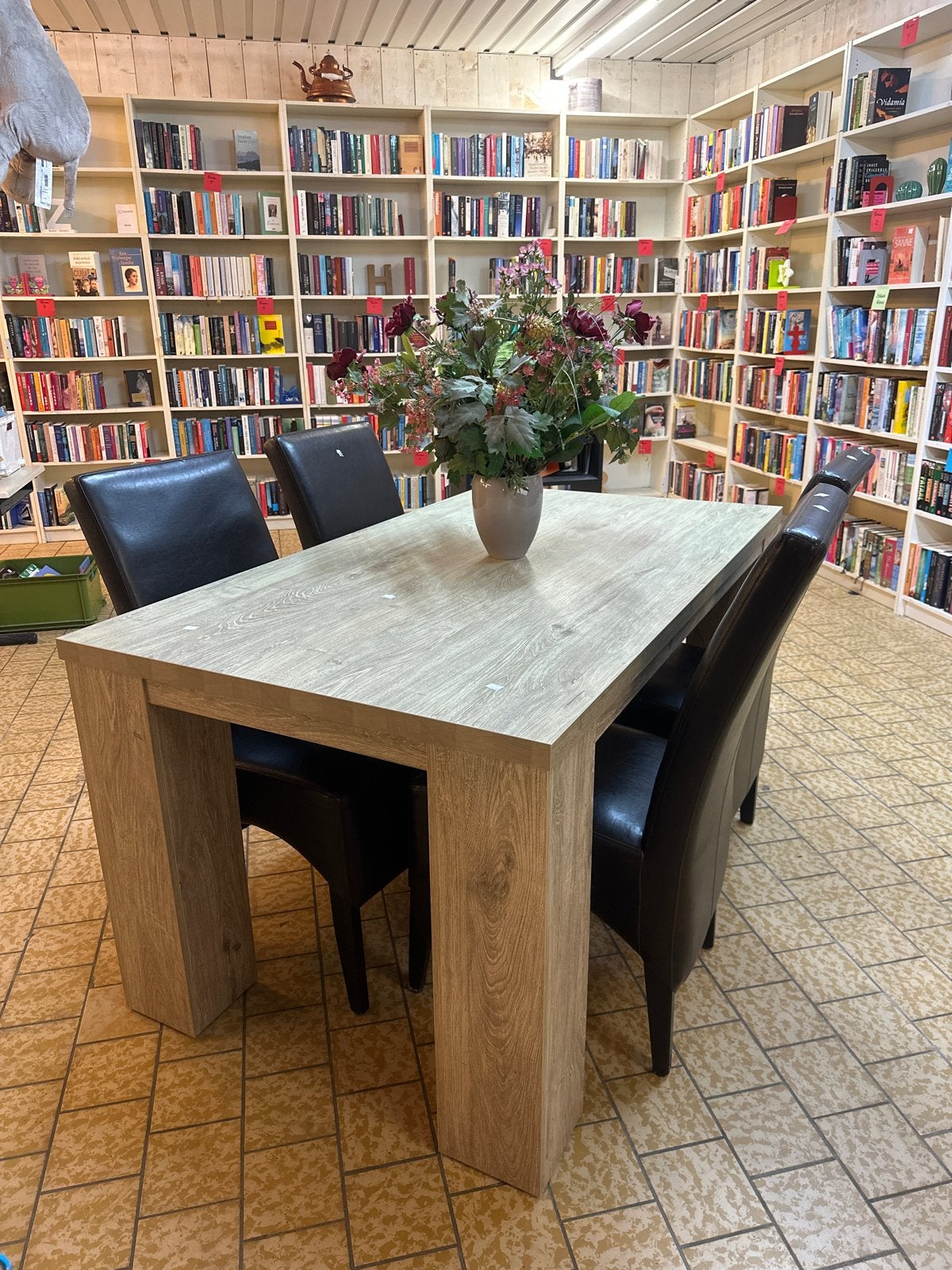 Eettafel met 4 stoelen - Zo goed als nieuw, Voorheuvel 48, Ophalen of Verzenden, Zo goed als nieuw, Kringloop