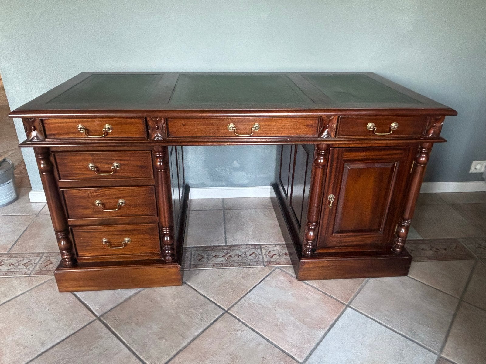 Klassiek Engels Mahonie Bureau met Groen Leren Blad, Ophalen, Gebruikt, Hout, Bruin
