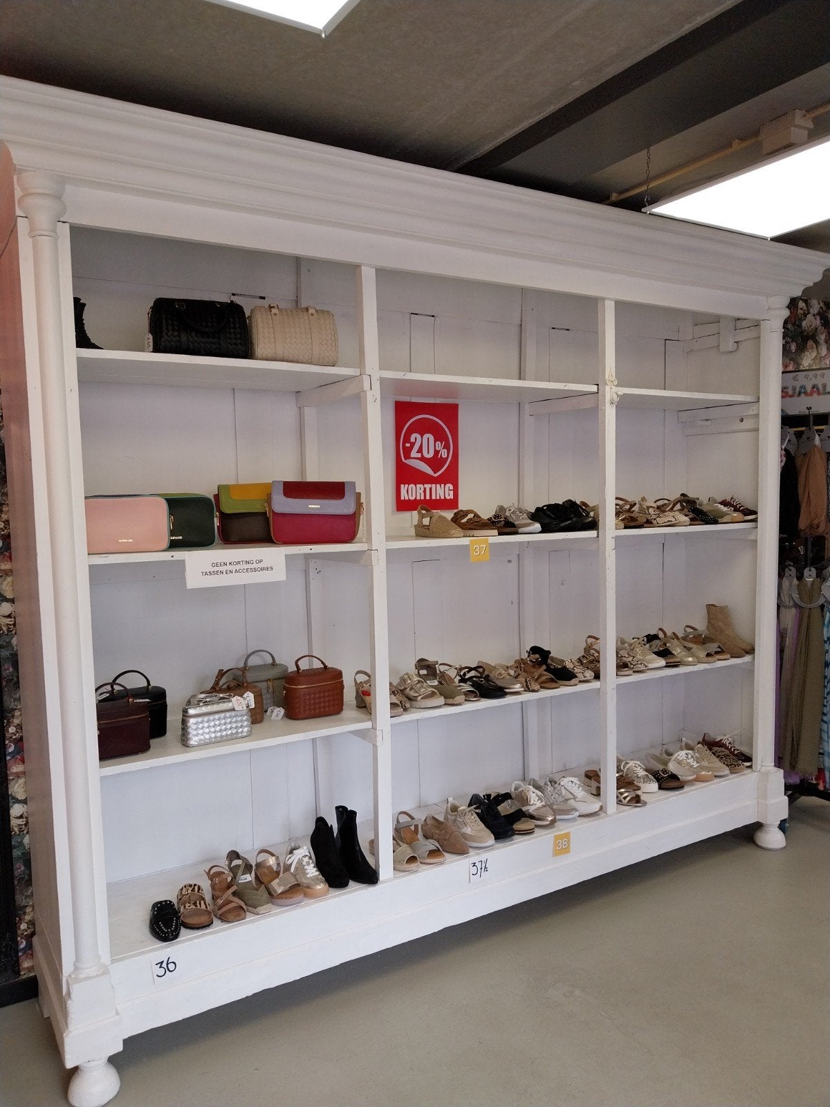 Mooi 100 jaar oude kast. Ideaal als presentatie in winkel., Zakelijke goederen, Kantoor en Winkelinrichting | Winkel en Inventaris