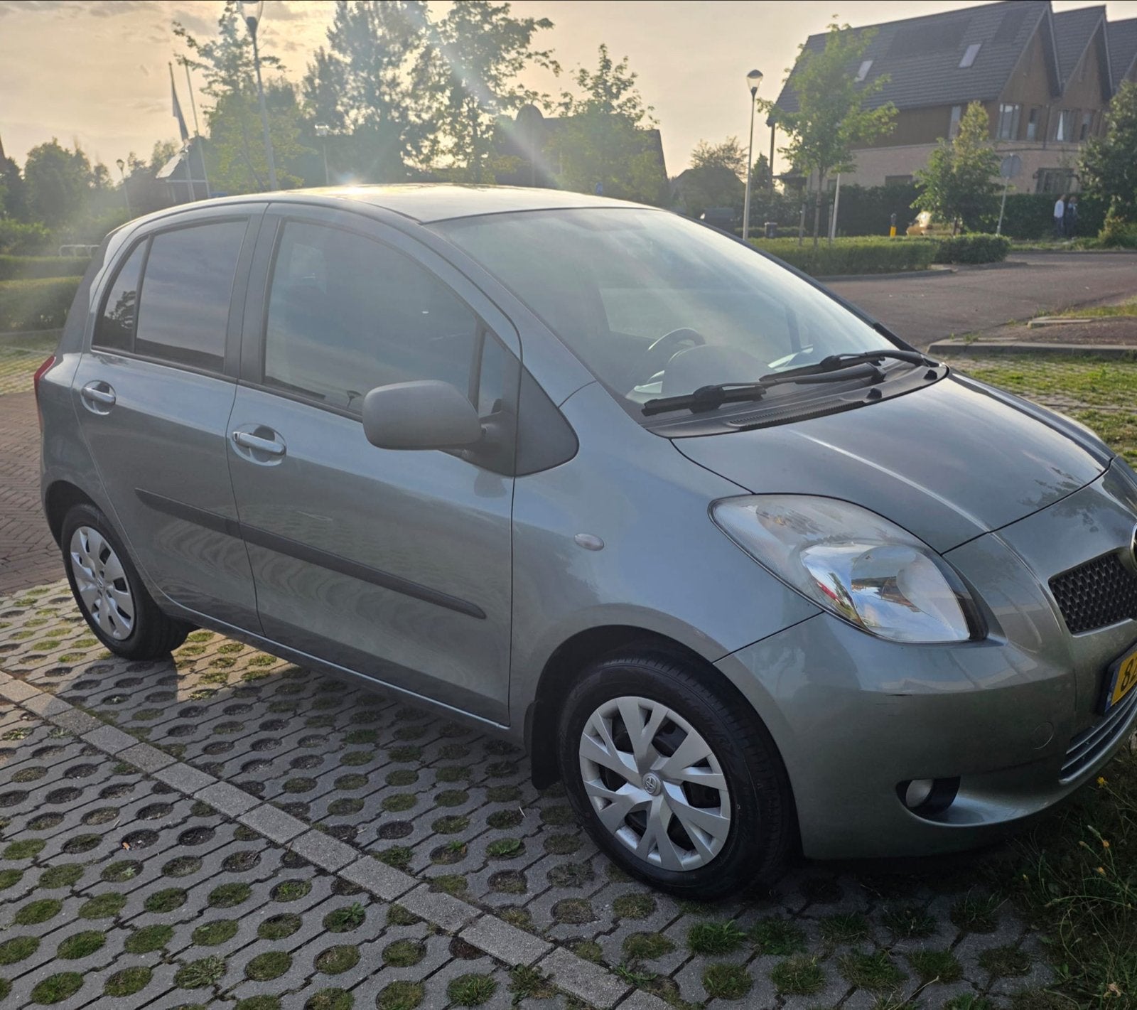 Toyota Yaris 1.3 16V Vvt-i 5DR SOL MMT 2007 Grijs, Auto's, Toyota, Particulier, Yaris, Benzine, C, Hatchback, Automaat, Origineel Nederlands