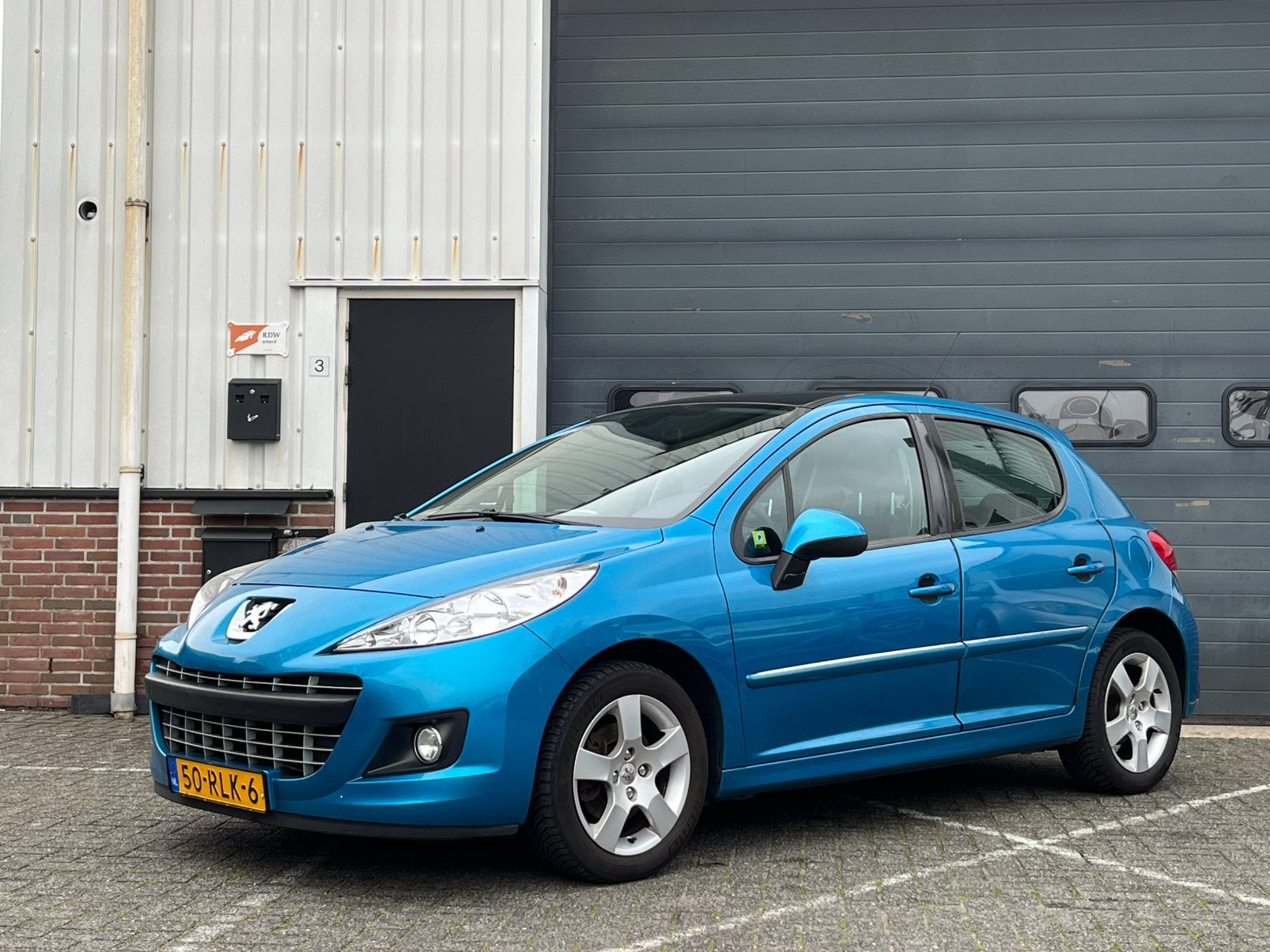 Peugeot 207 1.6 VTI 16V. Nwe apk, pano, airco, park.sensoren, Voorwielaandrijving, Blauw, Leder en Stof, Origineel Nederlands