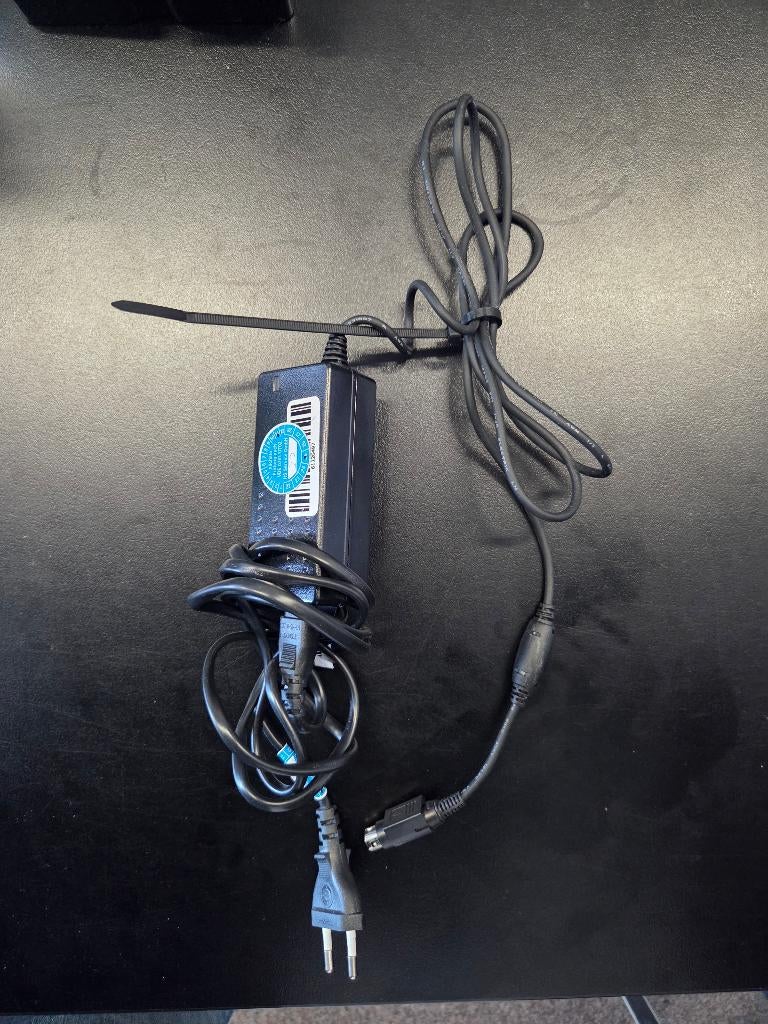 P36-120300 Output 12V 3A 36W Power Supply Charger, Ophalen of Verzenden, Zo goed als nieuw