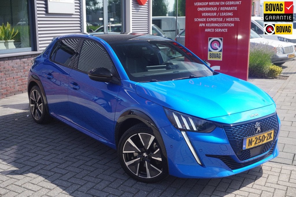 Peugeot E-208 EV GT 350 50 kWh SOH 87,8 / Carplay / 360 Came, Auto's, Peugeot, 136 pk, Gebruikt, Zwart, Blauw