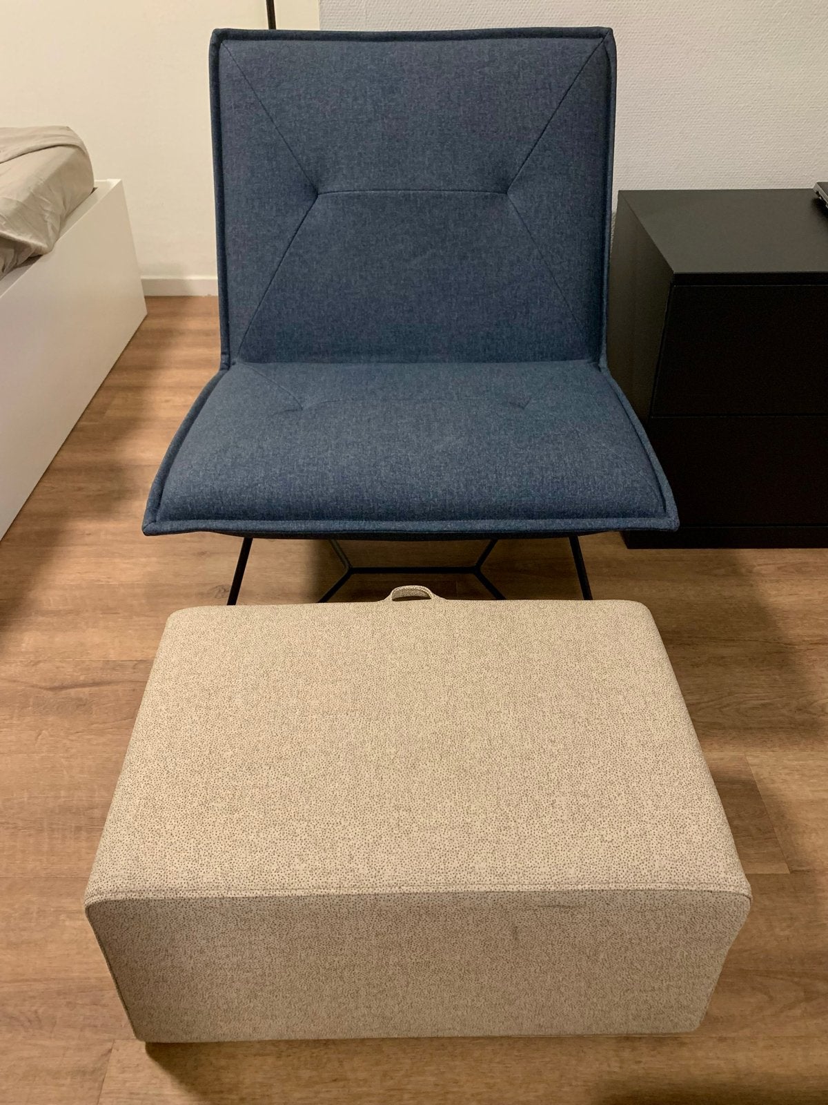Ross Tucker Lounge Stoel met Voetenbank - Zo goed als nieuw, Huis en Inrichting, Stoelen, Ophalen, Blauw, Zo goed als nieuw, Eén
