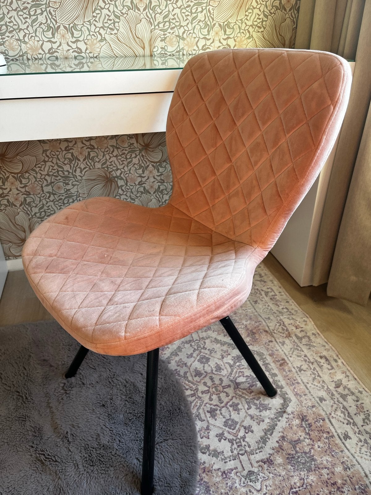 Oud roze fluwelen stoel, Huis en Inrichting, Stoelen, Ophalen, Gebruikt, Overige kleuren, Eén