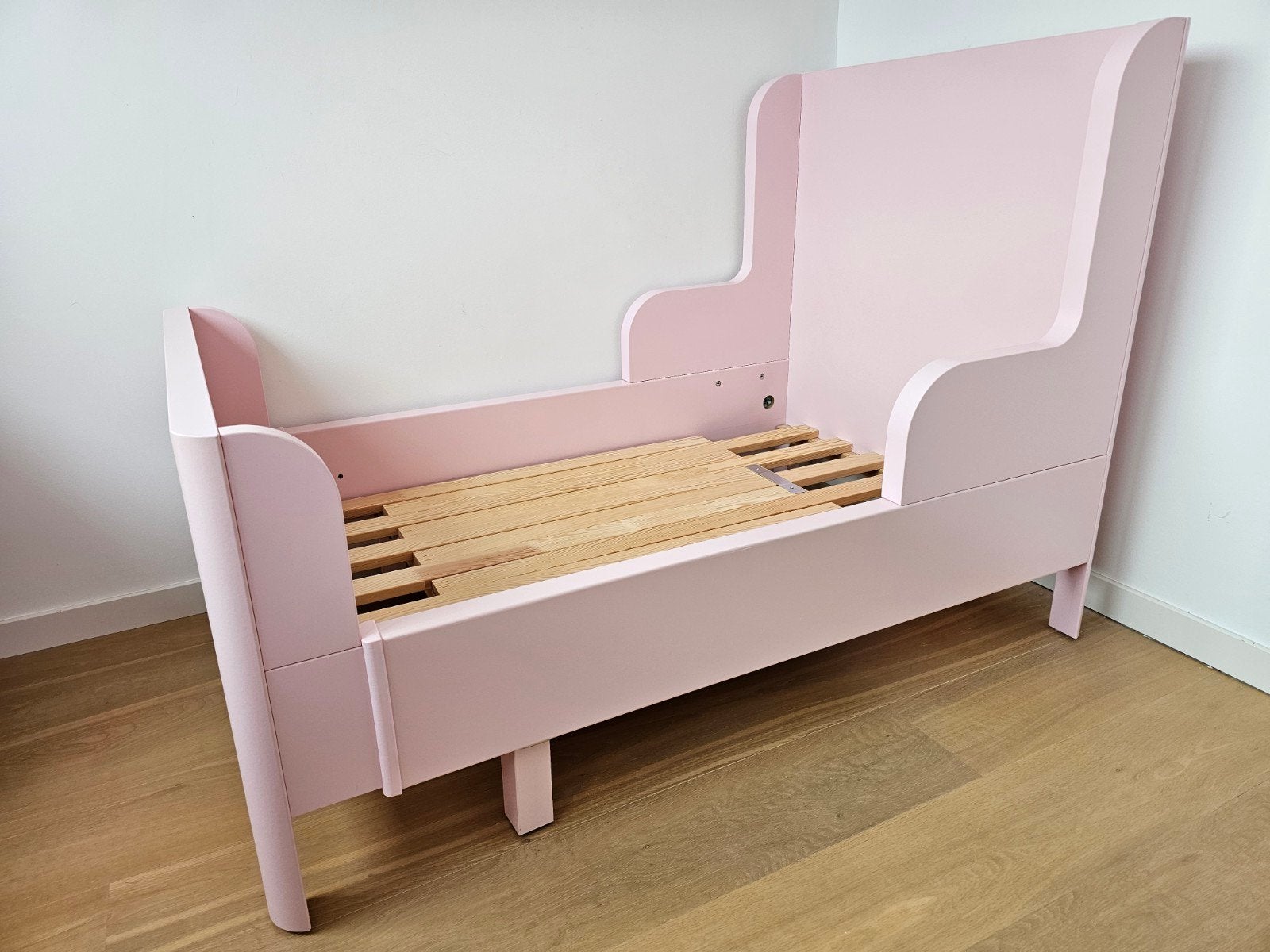 Roze ikea busunge meegroeibed. Peuterbed.

Leuk roze bed., Kinderen en Baby's, Kinderkamer | Bedden, Ophalen, Gebruikt, Matras