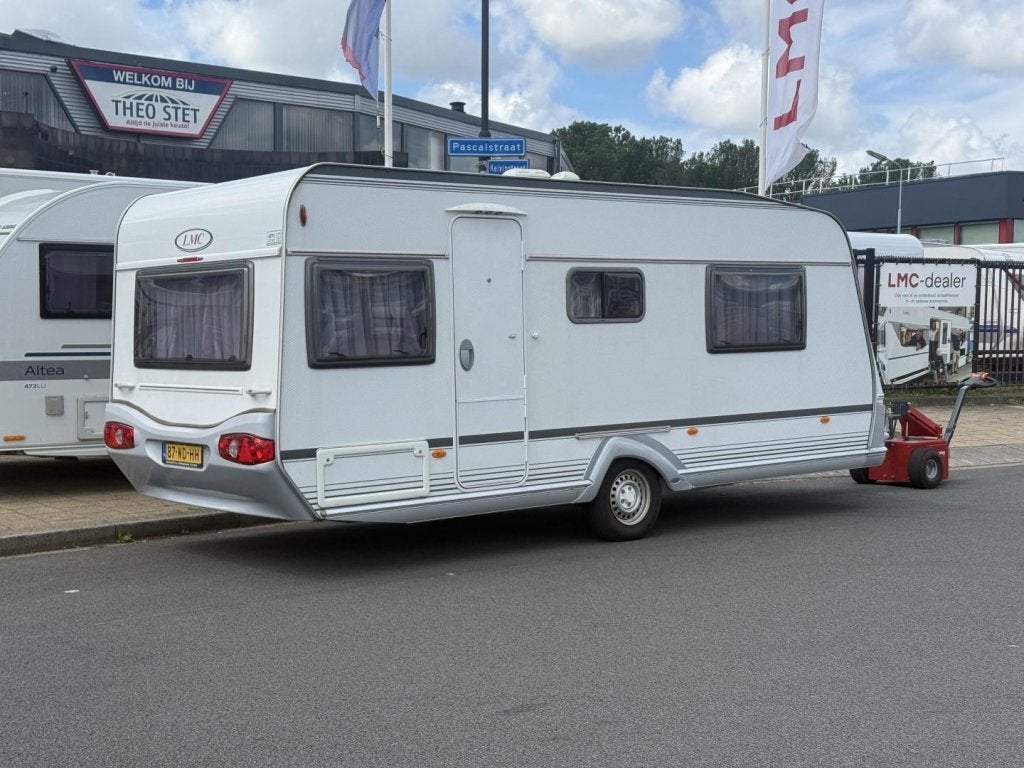 LMC Munsterland 530 QUEENSBED met luifel, zondag open!!, Schokbreker, Bedrijf, Treinzit, 5 tot 6 meter