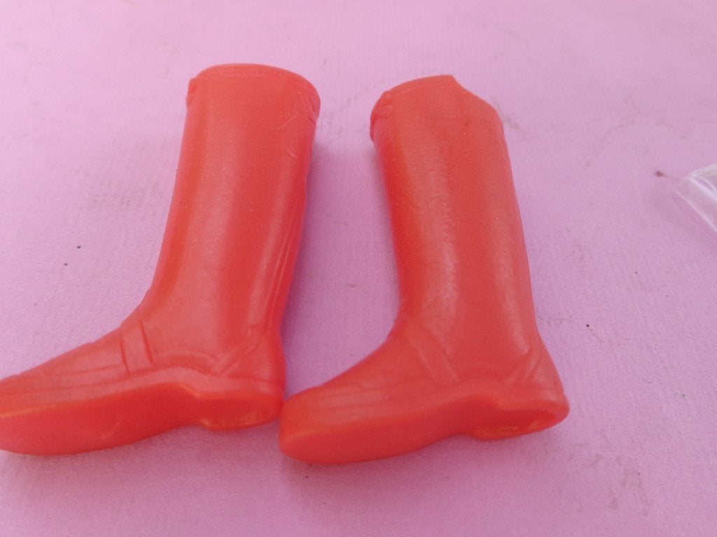 Barbie vintage red rain boots, Verzamelen, Ophalen of Verzenden, Gebruikt, Accessoires