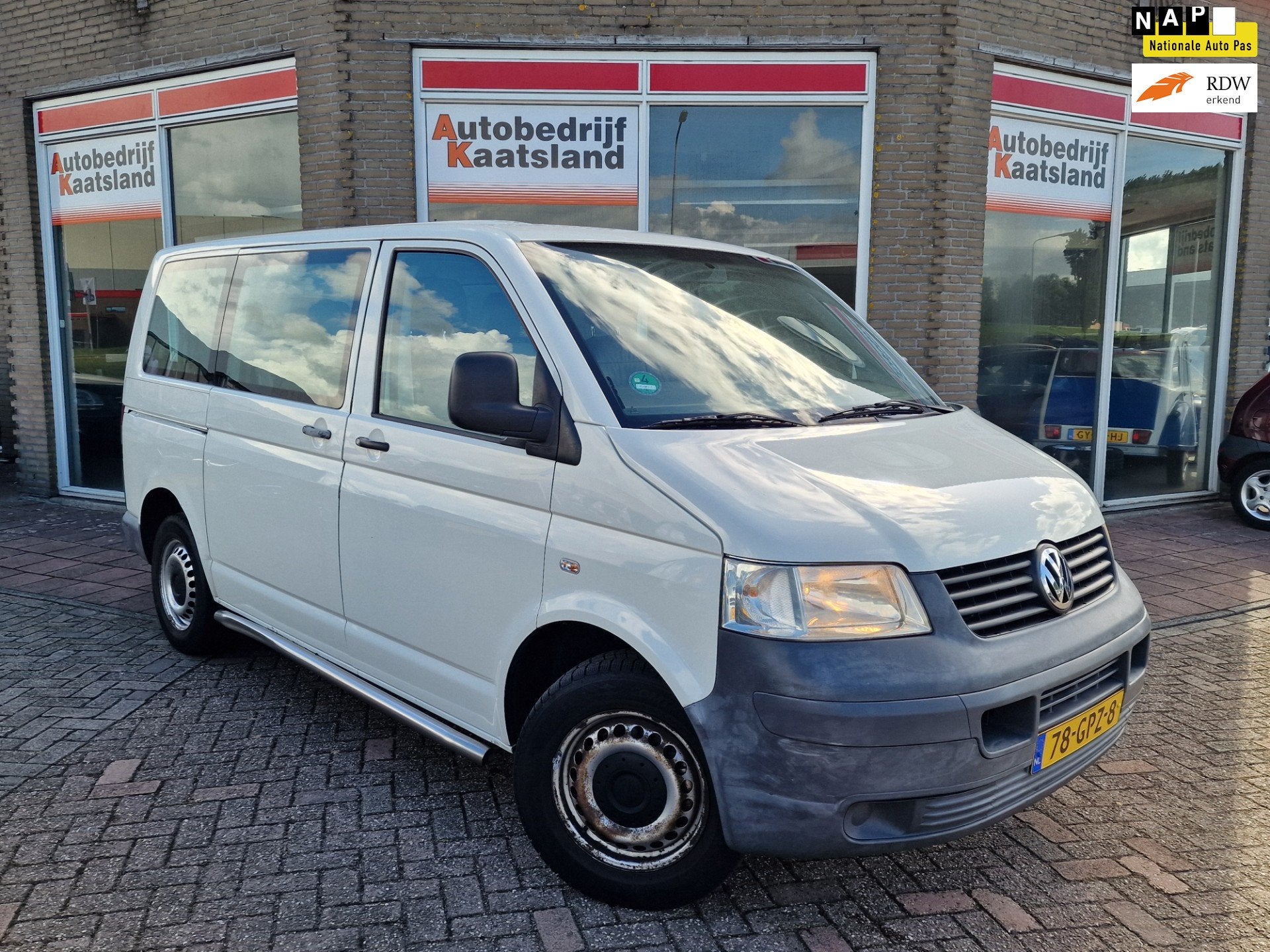 Volkswagen Transporter Kombi 1.9 TDI 300 Baseline 9 PERSOONS, Auto's, Stof, Gebruikt, Zwart, Wit