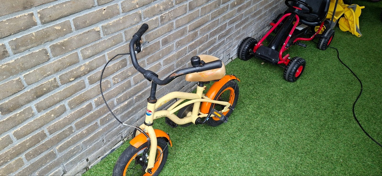 Kinderfiets 16 inch - Geel/Oranje, Ophalen, Terugtraprem, Zijwieltjes, Popal