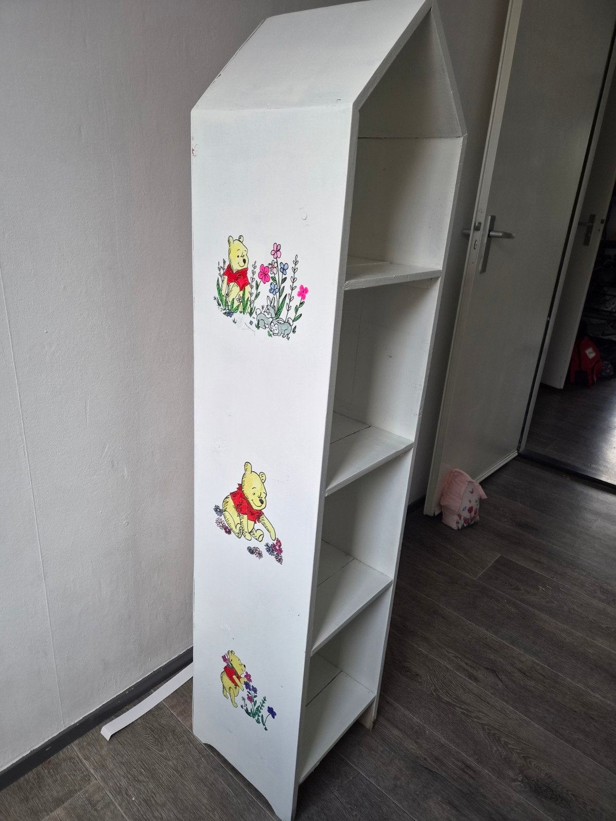 Unieke Handgemaakte Boekenkast/Huisjeskast – Winnie the Pooh, Ophalen, Nieuw, 105 cm of meer, Minder dan 50 cm