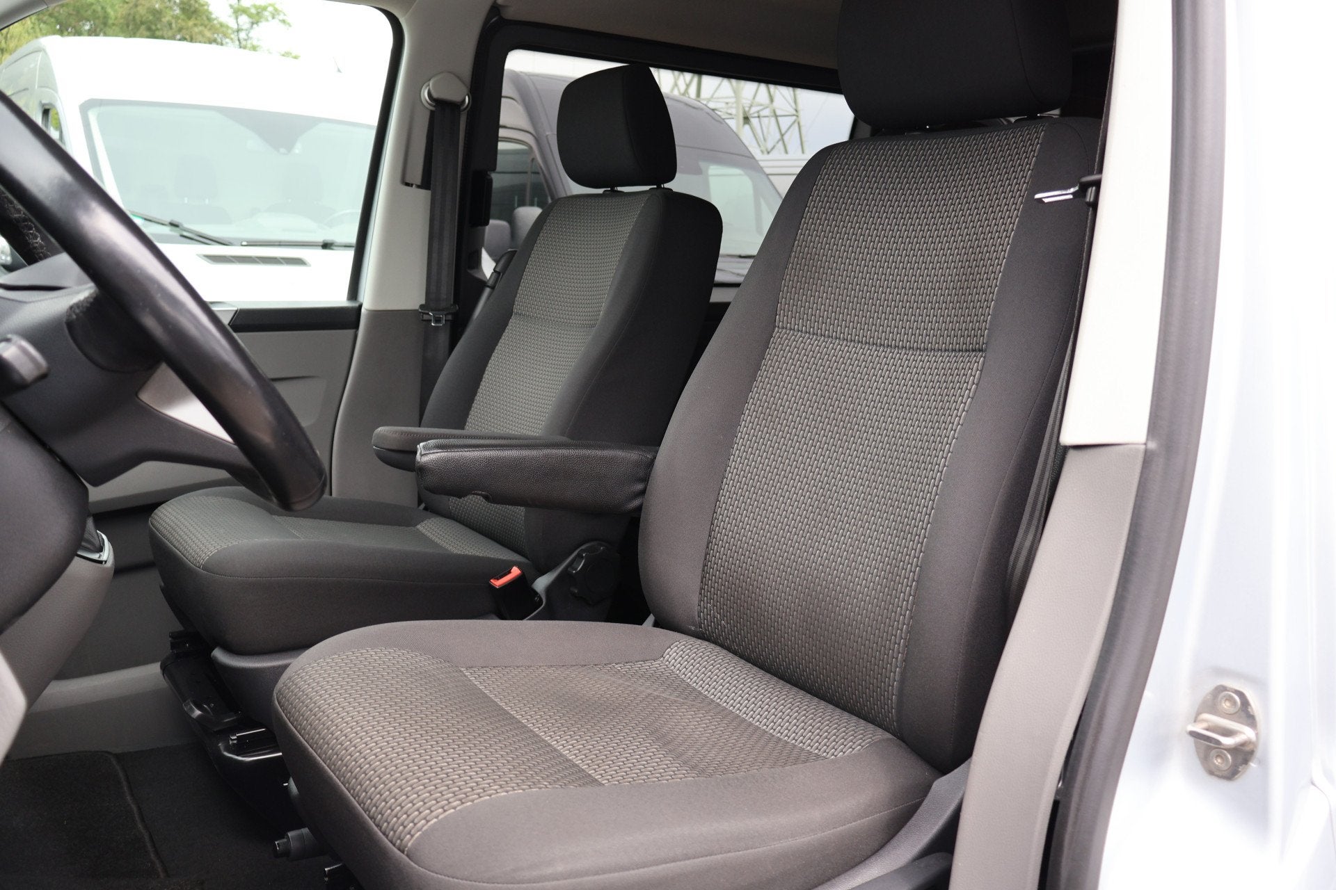 Volkswagen Transporter 2.0 TDI 150pk L2 H1 DC Bulli Automaat, Auto's, Stof, Gebruikt, Euro 6, 4 cilinders