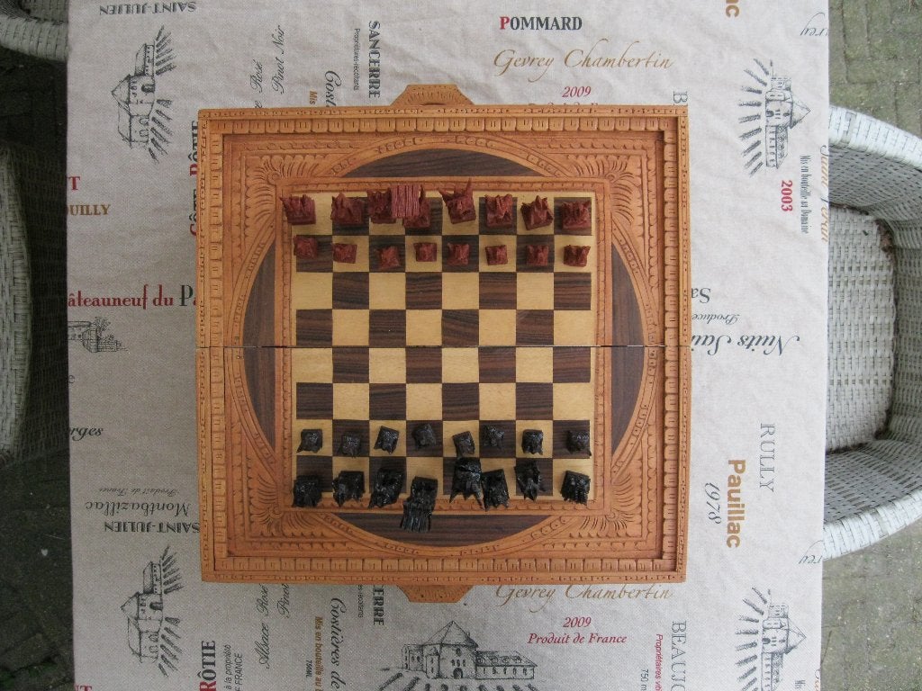 schaakspel houtsnijwerk, Een of twee spelers, Ophalen of Verzenden, Zo goed als nieuw