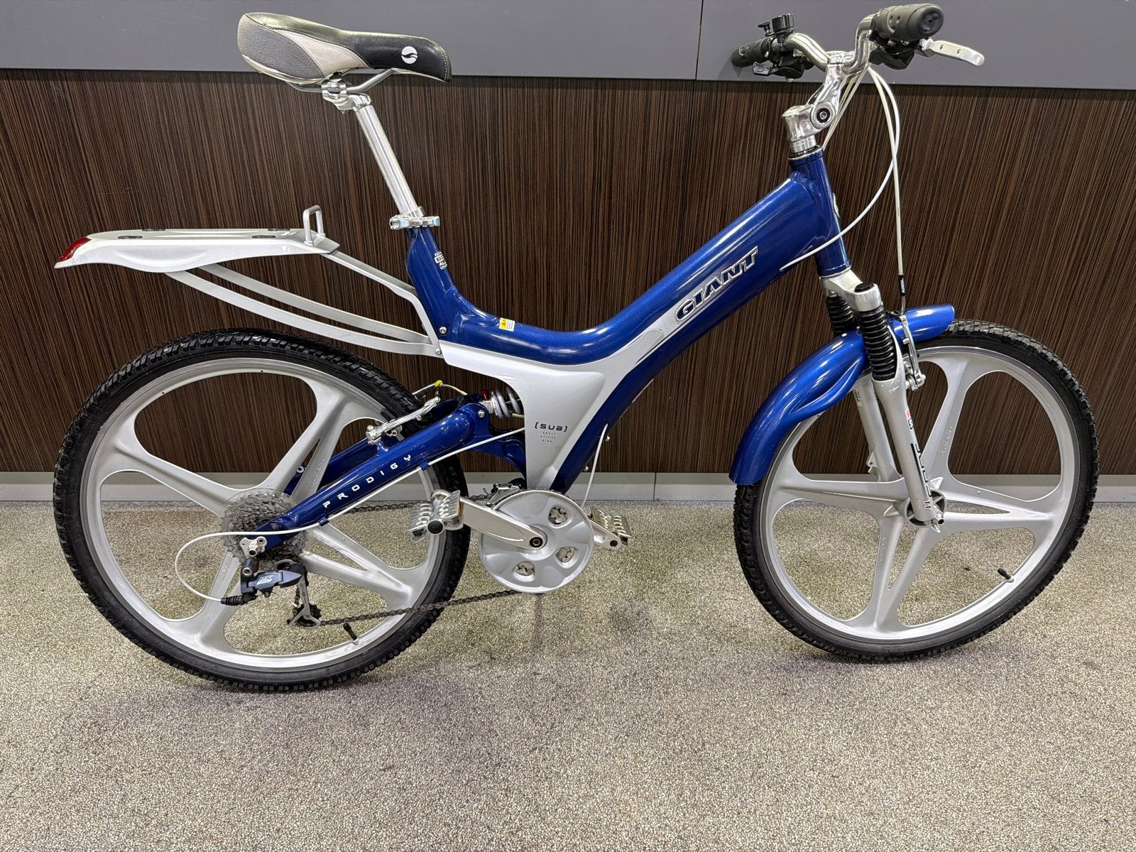 Giant Prodigy (SUA) Sport Utility Bike - Blauw/Zilver, Minder dan 10 versnellingen, Gebruikt, Velgrem, Vering